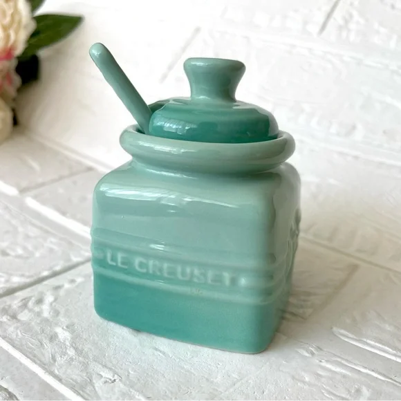 Le Creuset Stoneware Jam Jar Storage Container with Matching Spoon 15 fl ounces - Picture 7 of 8